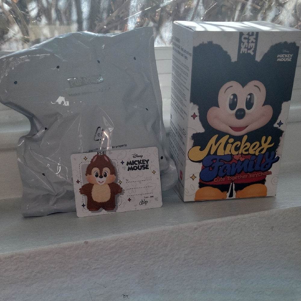 Disney Mickey Family Keychain with Chip - Black and White